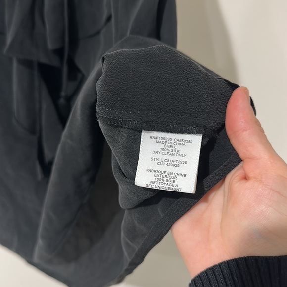 NEW • Joie • Women’s Alipha V Neck Ruffle Tank Top Black XS Silk - Picture 4 of 4